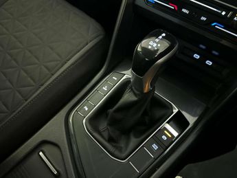 Volkswagen Tiguan 1.4 TSI 13kWh Life SUV 5dr Petrol Plug-in Hybrid DSG Euro 6 (s/s