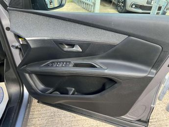 PEUGEOT 3008 1.2 3008 Allure PureTech S/S Auto 5dr