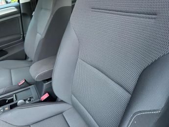 Volkswagen Golf 1.6 TDI BlueMotion Tech Match DSG Euro 5 (s/s) 5dr