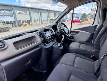 Renault Trafic 1.6 dCi 27 Business+ SWB Standard Roof Euro 5 5dr