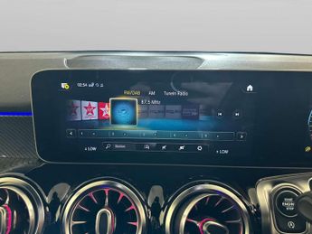 Mercedes-Benz GLB 2.0 GLB220d AMG Line (Premium) SUV 5dr Diesel 8G-DCT 4MATIC Euro