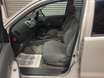 Toyota Hilux 3.0 D-4D Invincible Auto 4WD 4dr