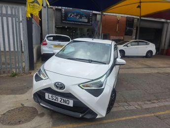 Toyota AYGO 1.0 VVT-i x-play Euro 6 5dr (Safety Sense)