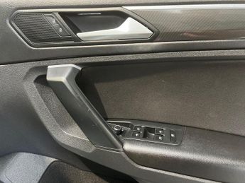 Volkswagen Tiguan 2.0 TDI SEL DSG 4Motion Euro 6 (s/s) 5dr