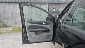Ford Focus 2.0 TDCi DPF Titanium Powershift 5dr