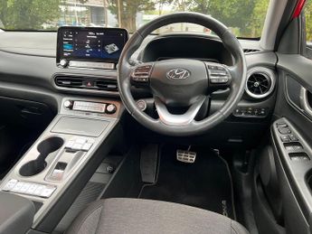Hyundai KONA 64kWh Premium SUV 5dr Electric Auto (10.5kW Charger) (204 ps)