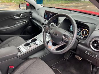 Hyundai KONA 64kWh Premium SUV 5dr Electric Auto (10.5kW Charger) (204 ps)
