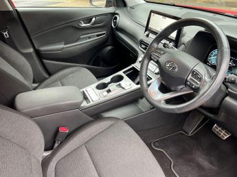 Hyundai KONA 64kWh Premium SUV 5dr Electric Auto (10.5kW Charger) (204 ps)