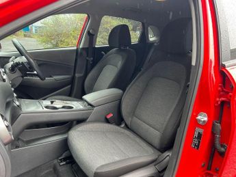 Hyundai KONA 64kWh Premium SUV 5dr Electric Auto (10.5kW Charger) (204 ps)