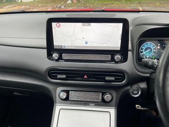 Hyundai KONA 64kWh Premium SUV 5dr Electric Auto (10.5kW Charger) (204 ps)