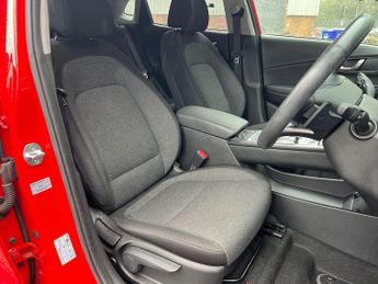 Hyundai KONA 64kWh Premium SUV 5dr Electric Auto (10.5kW Charger) (204 ps)