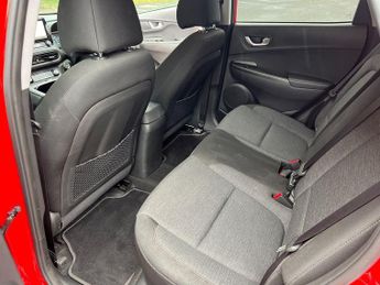 Hyundai KONA 64kWh Premium SUV 5dr Electric Auto (10.5kW Charger) (204 ps)