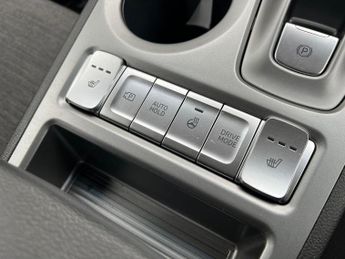 Hyundai KONA 64kWh Premium SUV 5dr Electric Auto (10.5kW Charger) (204 ps)
