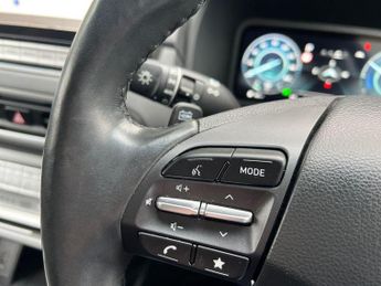 Hyundai KONA 64kWh Premium SUV 5dr Electric Auto (10.5kW Charger) (204 ps)