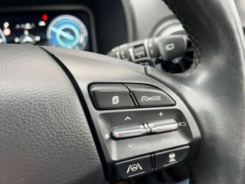 Hyundai KONA 64kWh Premium SUV 5dr Electric Auto (10.5kW Charger) (204 ps)