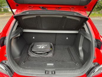 Hyundai KONA 64kWh Premium SUV 5dr Electric Auto (10.5kW Charger) (204 ps)