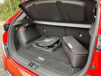 Hyundai KONA 64kWh Premium SUV 5dr Electric Auto (10.5kW Charger) (204 ps)