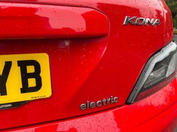 Hyundai KONA 64kWh Premium SUV 5dr Electric Auto (10.5kW Charger) (204 ps)