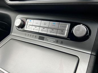 Hyundai KONA 64kWh Premium SUV 5dr Electric Auto (10.5kW Charger) (204 ps)