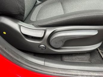 Hyundai KONA 64kWh Premium SUV 5dr Electric Auto (10.5kW Charger) (204 ps)