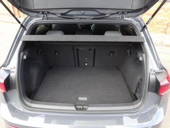 Volkswagen Golf 1.5 eTSI MHEV R-Line DSG Euro 6 (s/s) 5dr