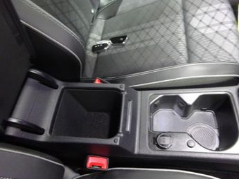 Volkswagen Golf 1.5 eTSI MHEV R-Line DSG Euro 6 (s/s) 5dr