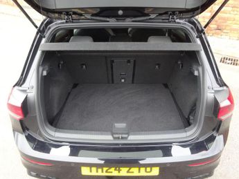 Volkswagen Golf 1.5 eTSI MHEV R-Line DSG Euro 6 (s/s) 5dr