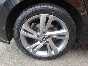 Volkswagen Golf 1.5 eTSI MHEV R-Line DSG Euro 6 (s/s) 5dr