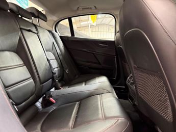 Jaguar XE 2.0d Prestige Auto Euro 6 (s/s) 4dr