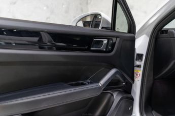 Porsche Cayenne 3.0 V6 E-Hybrid 17.9kWh Platinum Edition TiptronicS 4WD Euro 6 (