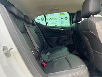 Vauxhall Astra 1.6 CDTi BlueInjection Elite Nav Auto Euro 6 5dr