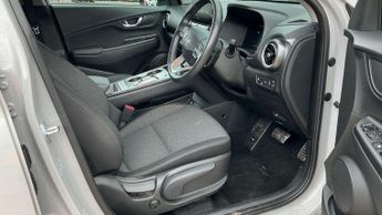 Hyundai KONA 64kWh Premium SUV 5dr Electric Auto (10.5kW Charger) (204 ps)