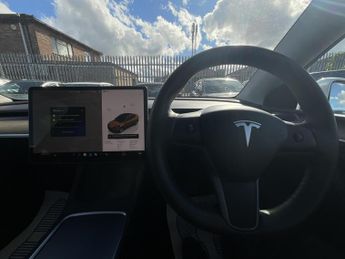 Tesla Model Y LONG RANGE AWD