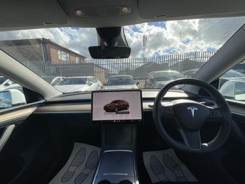 Tesla Model Y LONG RANGE AWD