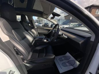 Tesla Model Y LONG RANGE AWD