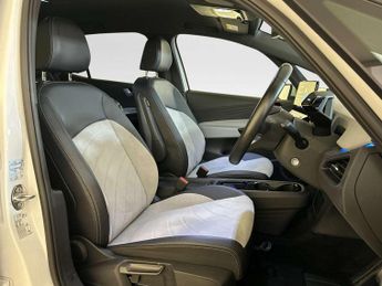 Volkswagen ID.3 Pro Performance 58kWh Life Hatchback 5dr Electric Auto (204 ps)