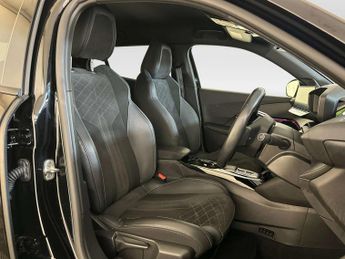 Peugeot E-2008 50kWh GT Premium SUV 5dr Electric Auto (7kW Charger) (136 ps)