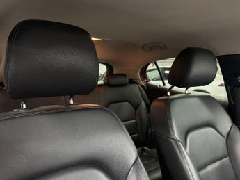 Mercedes-Benz GLA 1.6 GLA200 Sport (Executive) 7G-DCT Euro 6 (s/s) 5dr