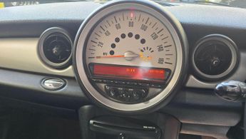 MINI Clubman 1.6 Cooper Auto Euro 5 5dr