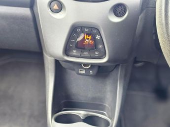 Toyota AYGO 1.0 VVT-i x-trend x-shift Euro 6 5dr (Safety Sense)