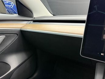 Tesla Model 3 Auto RWD 4dr
