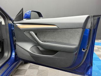 Tesla Model 3 Auto RWD 4dr