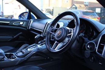 Porsche Cayenne 3.0 TD V6 TiptronicS 4WD Euro 6 (s/s) 5dr