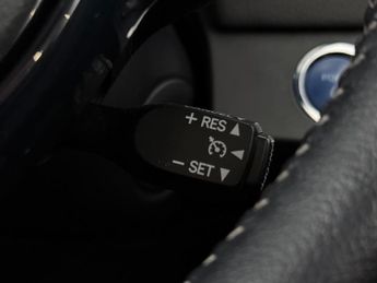 Toyota Yaris 1.5 VVT-h Icon Hatchback 5dr Petrol Hybrid E-CVT Euro 6 (s/s) (1