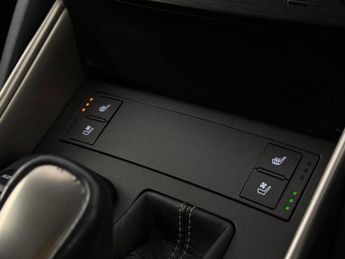 Lexus IS 2.5 300h Advance Saloon 4dr Petrol Hybrid E-CVT Euro 6 (s/s) (22
