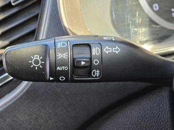 Hyundai Santa Fe 2.2 CRDi Blue Drive Premium Auto 4WD Euro 6 (s/s) 5dr (7 Seat)