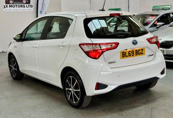 Toyota Yaris 1.5 VVT-h Icon Tech E-CVT Euro 6 (s/s) 5dr