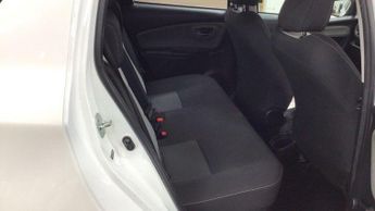Toyota Yaris 1.5 VVT-h Icon Tech E-CVT Euro 6 (s/s) 5dr