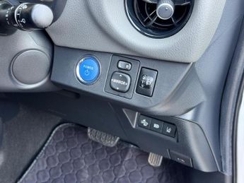 Toyota Yaris 1.5 VVT-h Icon Tech E-CVT Euro 6 (s/s) 5dr