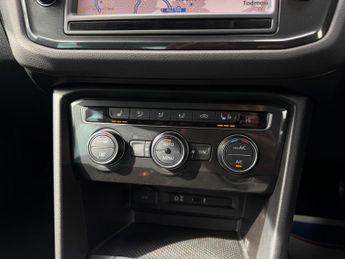 Volkswagen Tiguan 2.0 TDI BlueMotion Tech SE Navigation DSG 4Motion Euro 6 (s/s) 5